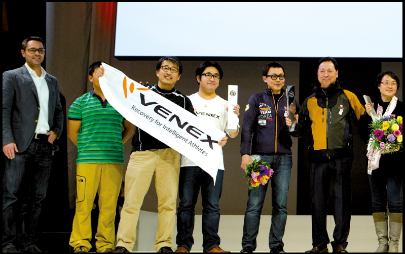 ベネクスが2013年にISPOにて金賞を受賞した時の画像